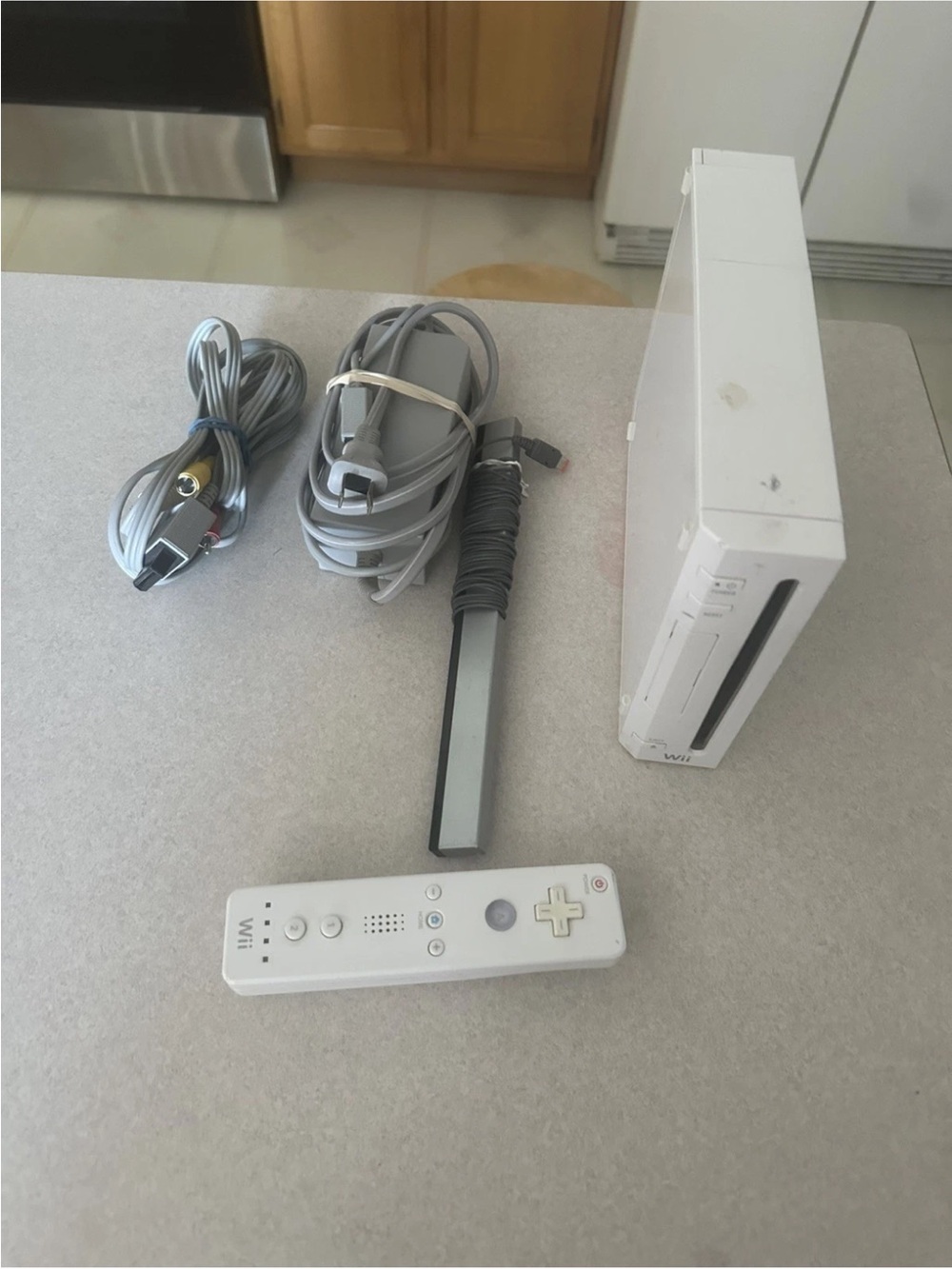 Nintendo Wii Console Bundle Powers On but won’t take disc. Selling as parts